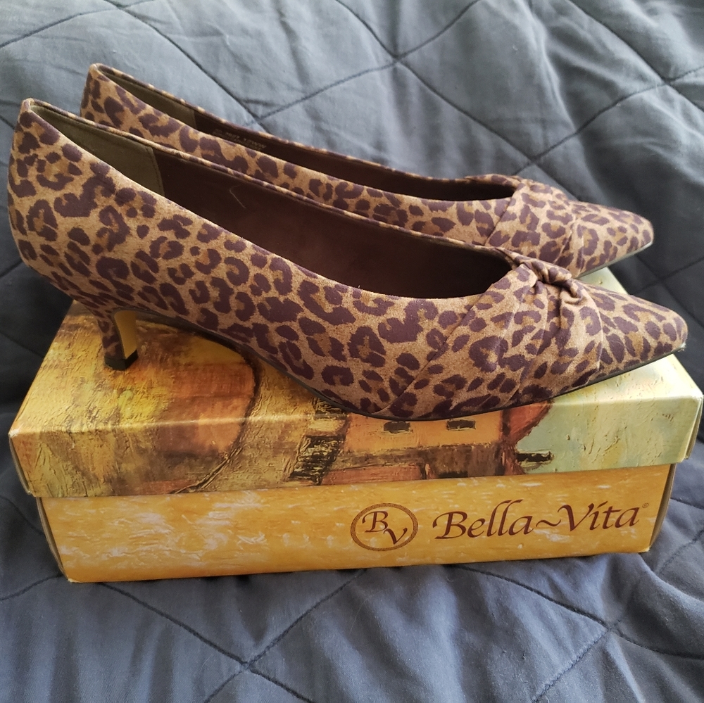 Women's Kitten Heels 12 ww extra wide GUC